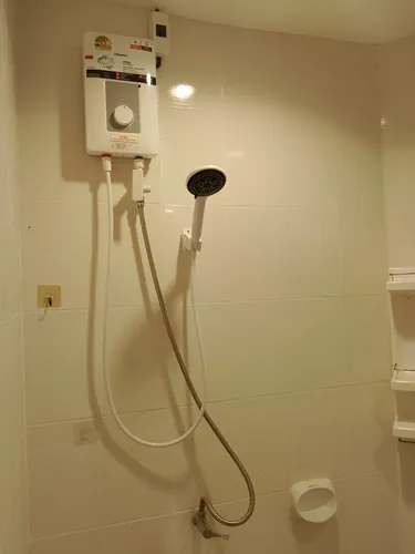 รูปภาพของCozy 1-bedroom mountain view condo with AC and WiFi in charming Panwa