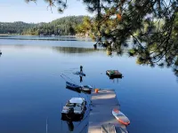4-bedroom waterfront house in lovely Newman Lake with AC, WiFi. Family friendly. - Boutique