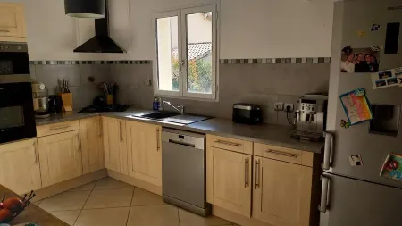 Detached house (120m²) with swimming pool, wood-burning stove, in quiet neighborhood. Отели в г. Рошмор