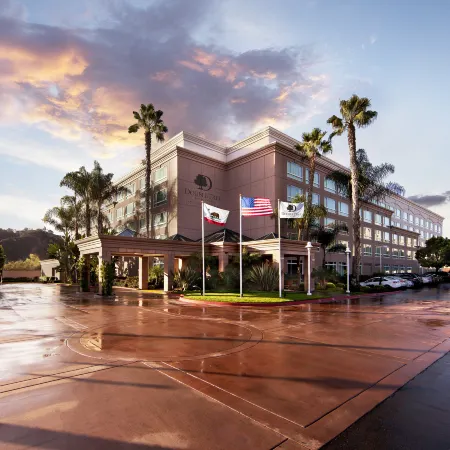 DoubleTree by Hilton San Diego Del Mar Отели рядом с достопримечательностью «Институт Солк»