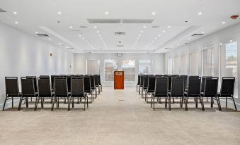 DoubleTree by Hilton New York JFK Airport