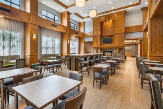 科達倫歡朋套房酒店