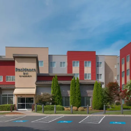 Residence Inn Charlotte Airport Отели рядом с достопримечательностью «Библиотека Билли Грэма»