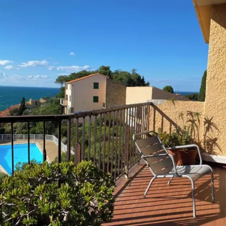 Collioure large apartment terrace swimming pool garage air-conditioning exceptional view.