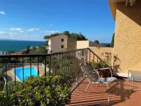 Collioure large apartment terrace swimming pool garage air-conditioning exceptional view.