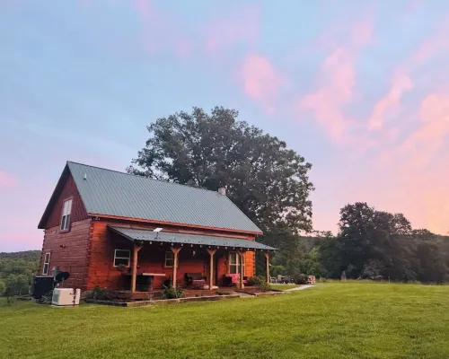 Hannah's Hideaway - Sleeps 6, secluded cabin in Stuart with mountain views 패트릭 카운티 호텔