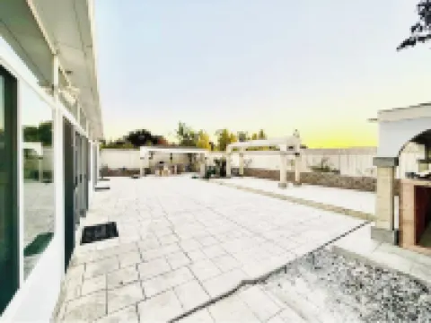 Charming 4-bedroom house with fitness room & family room in delightful Vallejo