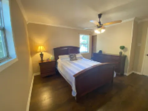 Charming 3-bedroom house with WiFi, AC in tranquil Trinity Hotels in Trinity County