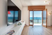 Delightful Suite by the Sea