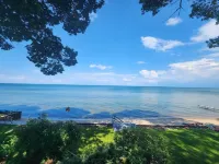 Spacious coastal farmhouse with modern ammenities on beautiful Lake Huron! Hotels in Arenac County