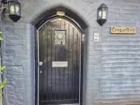 PRIVATE ROOM WITH OWN ENTRANCE IN COTTAGE DOWN A QUIET LEAFY LANE. EASY PARKING