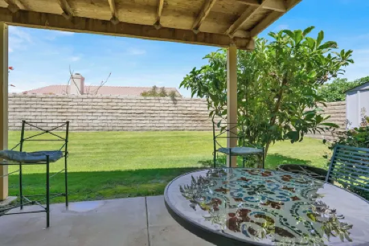 CASA AZUL 3-bedroom house in delightful Indio with WiFi, hot tub, golf course