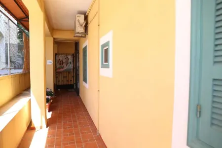 Full Home, by Meta House!