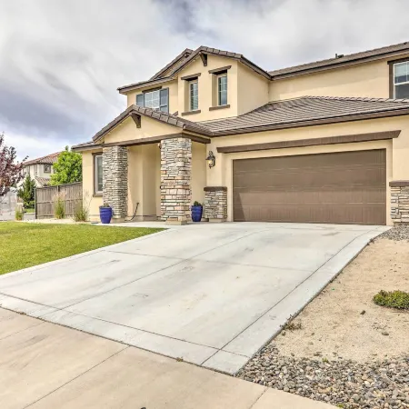 Air Racing Decor, Hot Tub: Sparks Home!