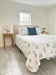 Renovated Charming 3-bedroom cottage in Sandwich with AC, WiFi