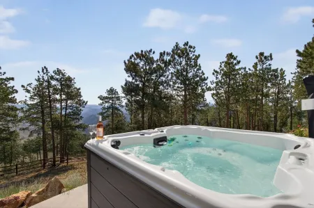 Luxe Log Home+Views+Hot Tub+Fire Pit+Open Air Game Room + Red Rocks Отели в г. Pine Junction Area