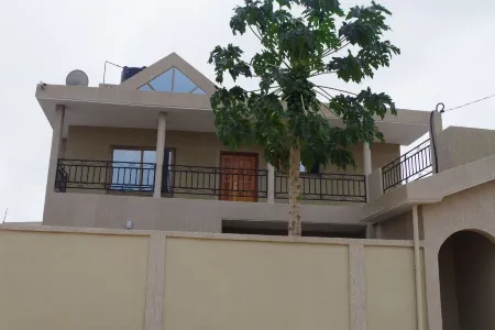 Le Samourai - Entire Modern House in Zanguera near UCAO, Lome with Free WiFi