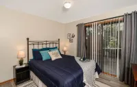 Central 2 Bd Great for Traveling Professionals!