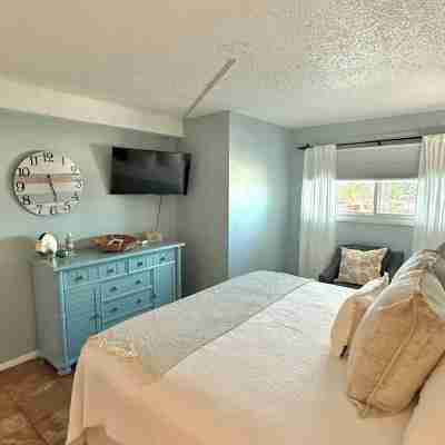 Cozy Beachfront Condo in Panama City Beach Rooms