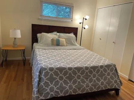 Peaceful One-Level Getaway in Silver Spring – Perfect for Elder Guests Отели в г. Колсвилл