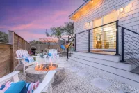 17 Palms Beach House with heated private pool and Tiki hut bar