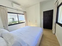 Luxury 3-bedrooms family pool villa with AC and WiFi in good location Hangdong Hotels in San Phak Wan