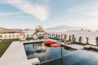 Pomelo · Large 4BD, heated pool, hot tub