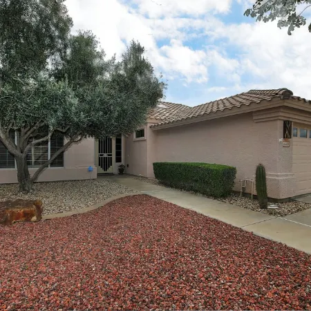 Lakefront Luxury Home with a Heated Pool, close to Peoria Sports Complex