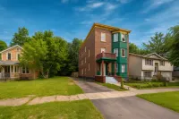 Modern 2BR • Mins to Univ, Zoo, Destiny & Downtown