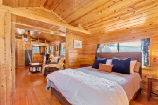 Cozy cabin in charming Saint Regis with AC, Wi-Fi fishing shopping and much more Hotels in Saint Regis