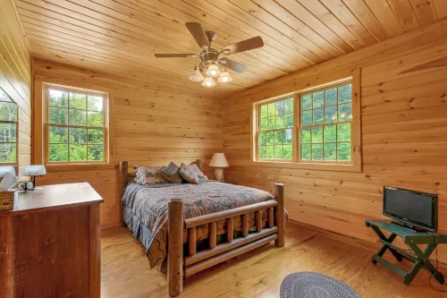 Spacious Cabin near Hunter & Windham Mountains - 5-25-minute drive - 6 Bedrooms