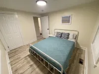 3-Bed 19thC Cottage 9minutes from  Misquamicut Beach Hotels in Pawcatuck