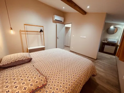 Gite La Confluence Hotels in Montolieu