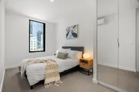 2B2B Luxury @Flagstaff Gardens with Parking Pool & Gym Hotels in West Melbourne