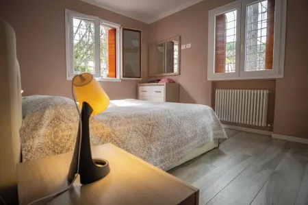 Large apartment with garden near the center and the beach. Pet ok