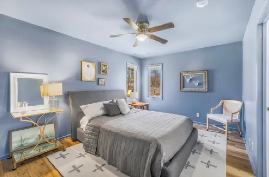 Delavan Lake House Retreat Hotels in Delavan Lake