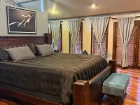 Gorgeous 6-bedroom, 5 bath house with magnificent view of the river in Ft Pierre Hotels in Stanley County