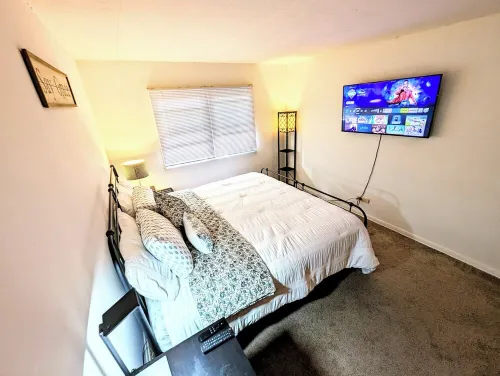 OpulentUrban Retreat: Luxe Living