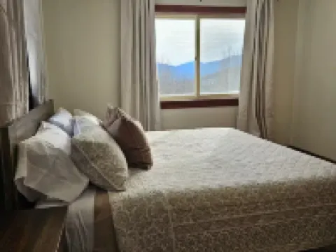 Mountain Views, Private, Close to Ski, Lake Placid & Olympic Venues Hotels in Keene