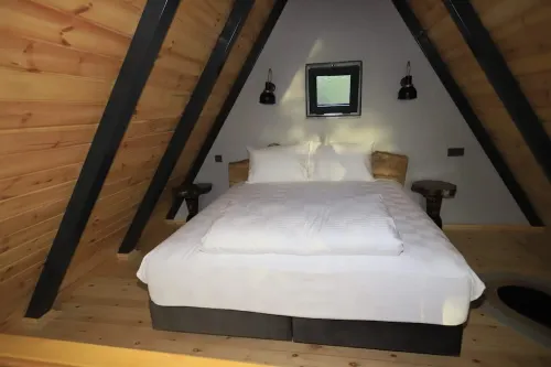 Kışın Isıtmalı havuz, yazın yeşilin tadını çıkartmak için köyevi Teras bungolov