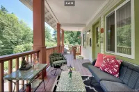 Bright and quiet 2-bed home next to the Point Reyes National Seashore.