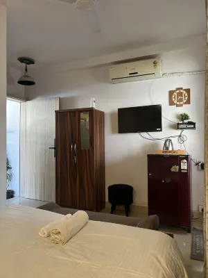 Lake View Studio Retreat Hotels in Hauz Khas