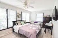 Sweet 1BR 1BA 5 min to lake 20 min to downtown CLT Hôtels à proximité de : Piedmont Prairie Trail - McDowell Nature Preserve