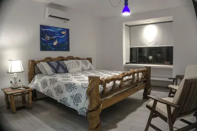 Tropical Exclusive Getaway ! Full  A-C Pool Jacuzzy Private Beach Relax & Unwind Hotels in 