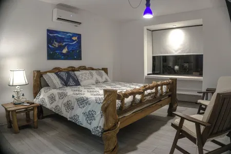 Tropical Exclusive Getaway ! Full  A-C Pool Jacuzzy Private Beach Relax & Unwind