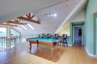 Lakefront Algoma Home w/ Deck, Grill & Fireplace - Homestays