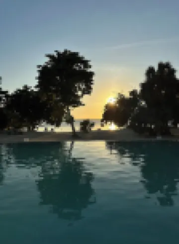 Beachfront Townhome at Little Bay Country Club: Pool, Beach, Backyard & More!