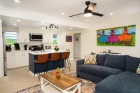 Family-Friendly Charm at Xoop Homes: Ixora Cozy, Convenient, and Close to It All Hotels in Osbourn