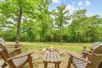 Branson Tiny Home on 52 Acres w/ Private Stocked Pond 1/4 mile hike from home!