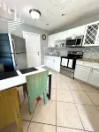 Charming 3-bedroom house in Miami with AC, WiFi Hotels in Coral Terrace